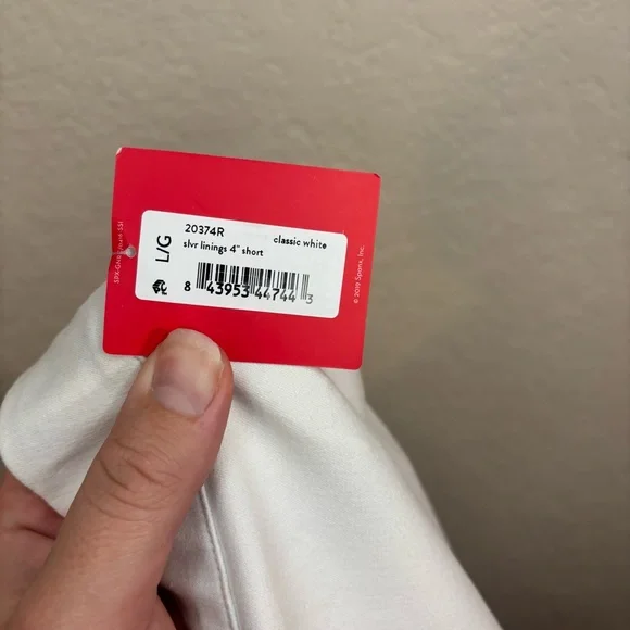 NWT Spanx On-the-Go 4” Silver Lining Technology Shorts Classic White Size L - Picture 8 of 13